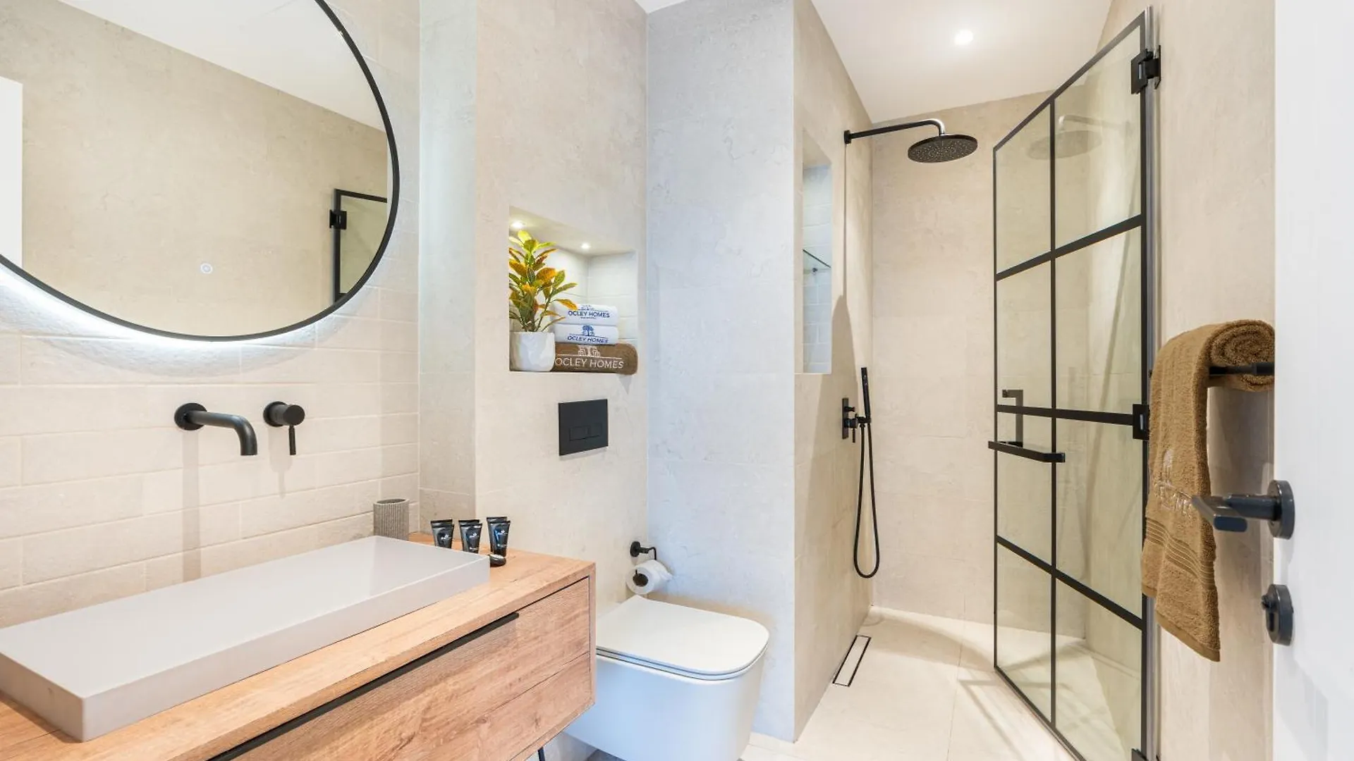 Gorgeous Home With Full Marina & Skyline View Dubai Apartment